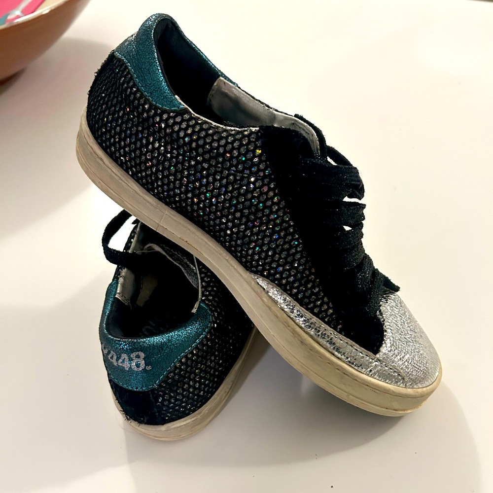 P448 sneakers in EUC size 37